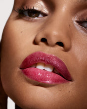 Cargar imagen en el visor de la galería, “Fuschia flex” Gloss bomb universal lip luminizer Fenty Beauty
