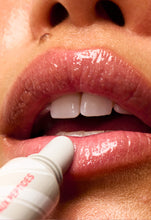 Cargar imagen en el visor de la galería, “Peppermint glaze” peptide lip treatment Rhode
