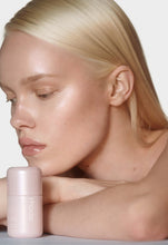 Cargar imagen en el visor de la galería, “Pearly pink” highlight milk Rhode
