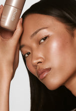 Cargar imagen en el visor de la galería, “Pearly champagne” highlight milk Rhode
